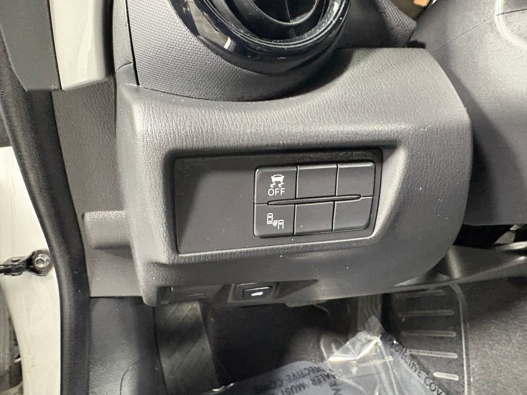 Used 2018 MAZDA MX-5 Miata Club image 14