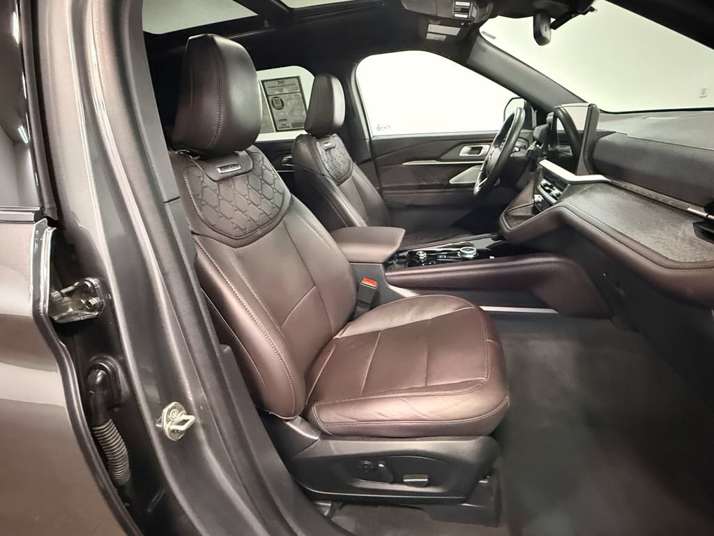 Used 2025 Ford Explorer Platinum w/ LUX Leather Package AWD/4WD image 13