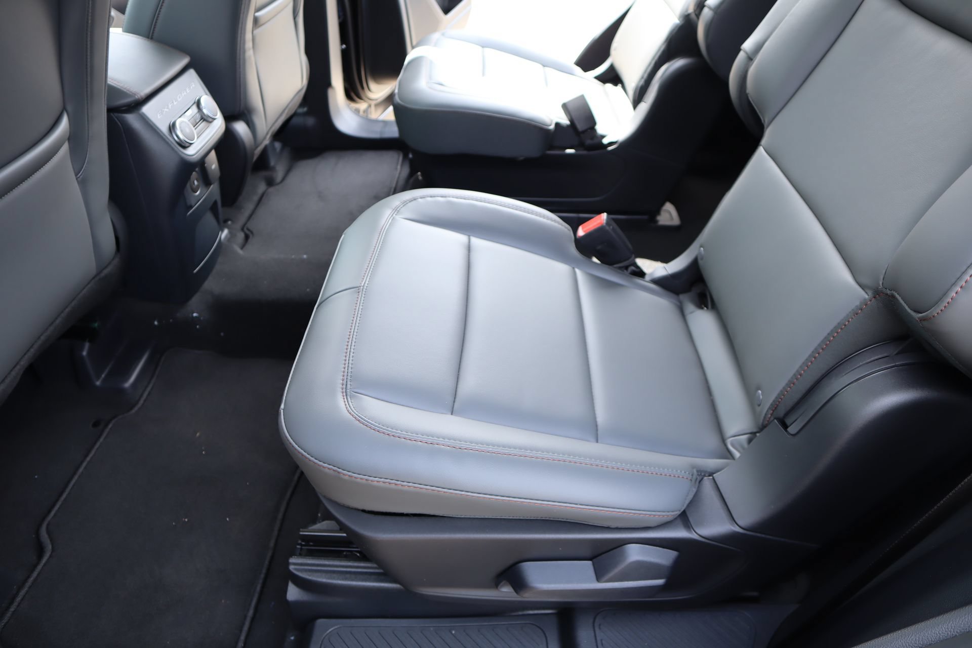 New 2026 Ford Explorer Active w/ Active Comfort Package AWD/4WD image 14