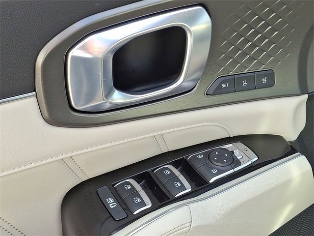 Used 2023 Kia Sorento SX Prestige image 12