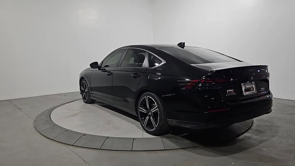 Used 2023 Honda Accord Sport image 3