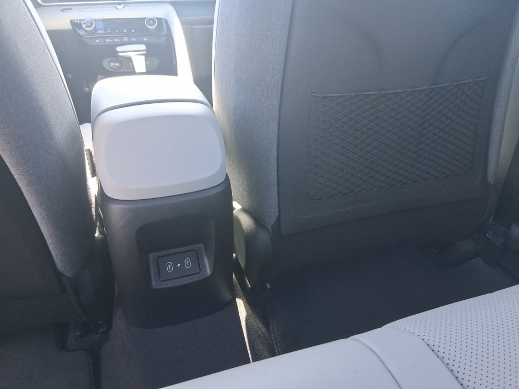 New 2025 Hyundai Elantra Limited image 17