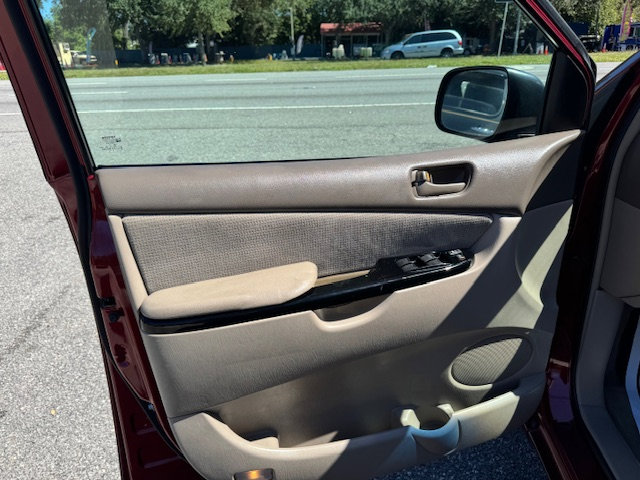 Used 2005 Toyota Sienna LE image 9