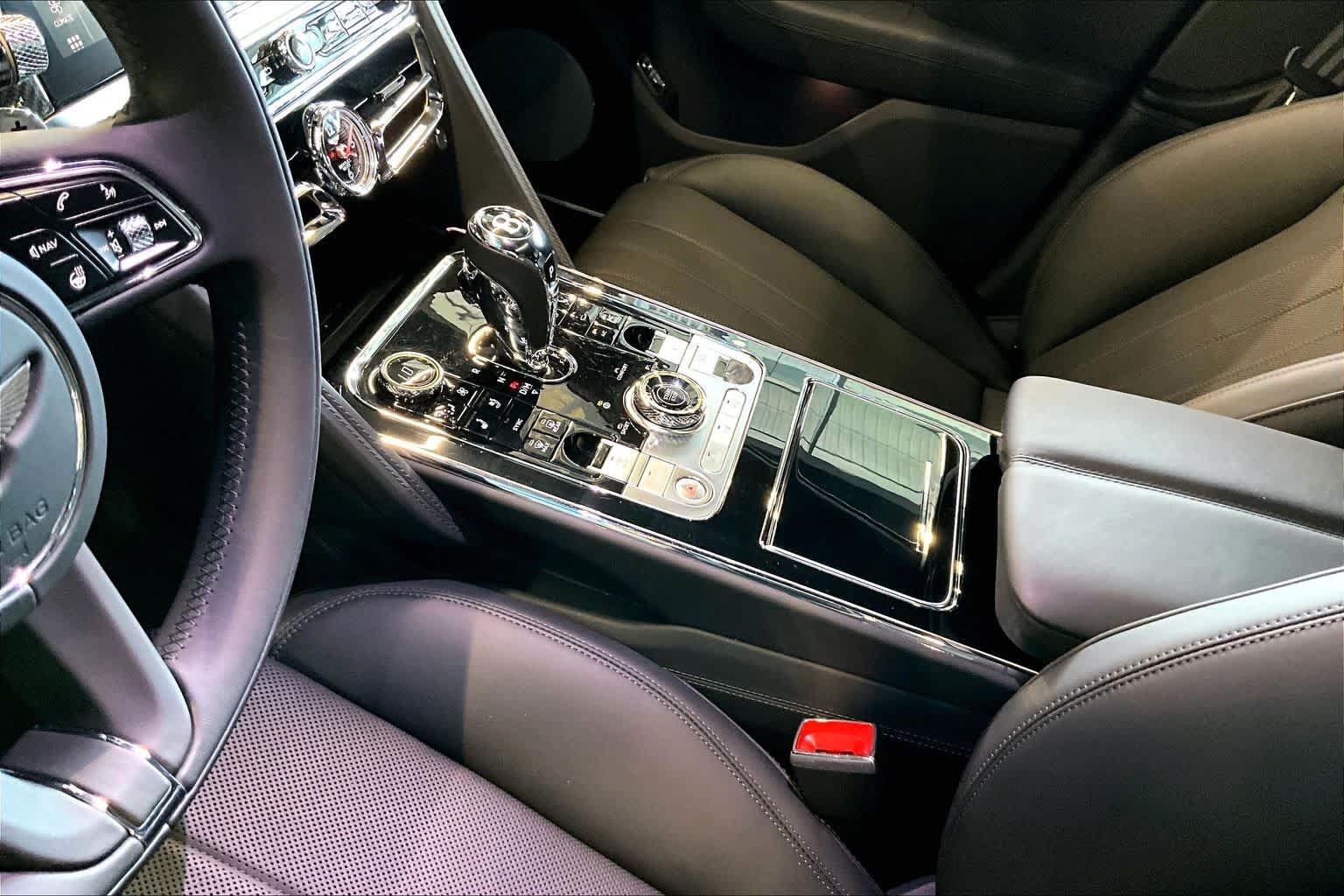 Used 2023 Bentley Flying Spur Plug-In Hybrid AWD/4WD image 17