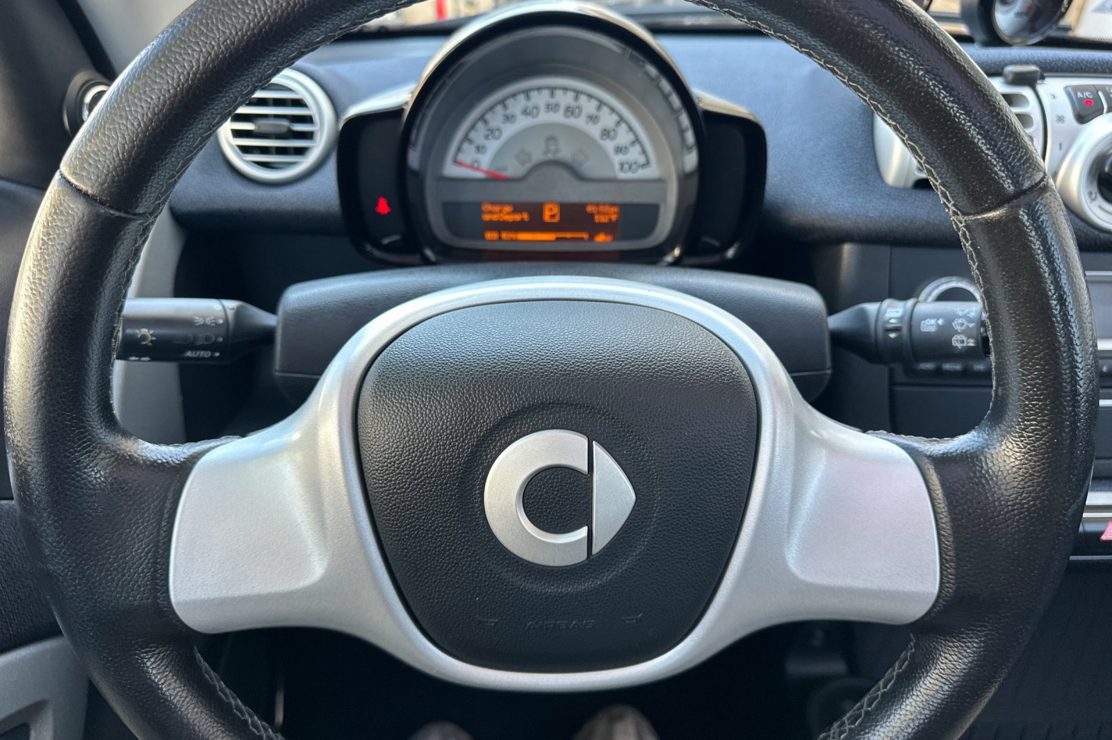 Used 2016 smart fortwo passion image 19