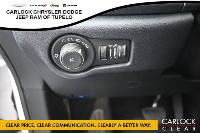 Used 2026 Chrysler Pacifica Limited FWD image 16