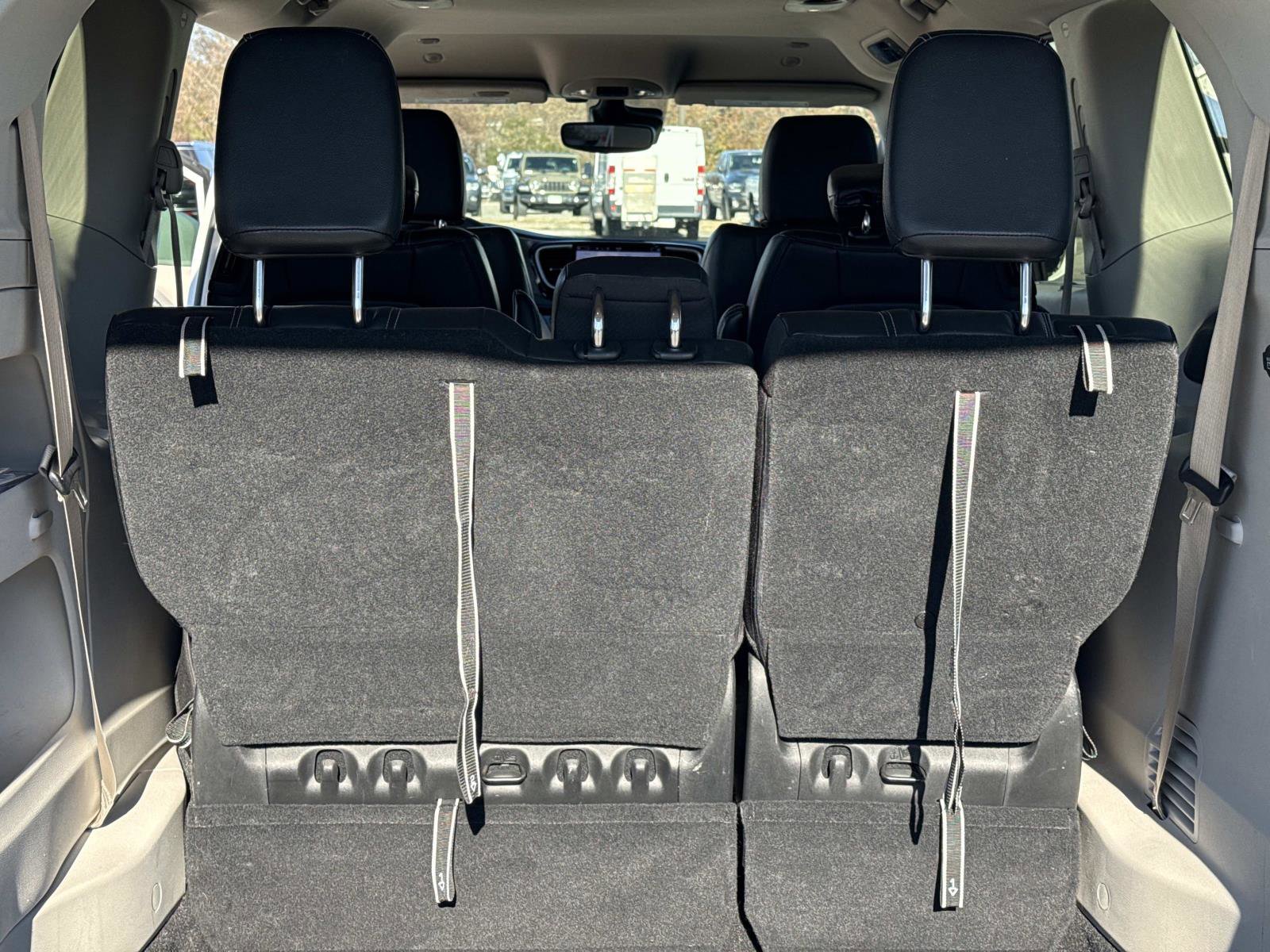 Certified 2022 Chrysler Pacifica Touring-L image 13