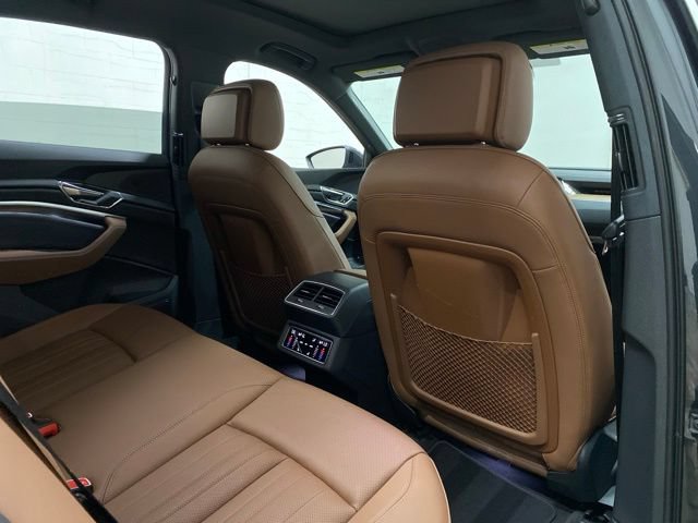 Used 2024 Audi Q8 e-tron Premium Plus w/ Premium Plus Package AWD/4WD image 79