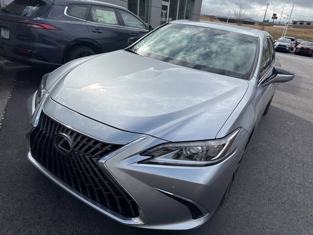 Used 2024 Lexus ES 250 w/ Premium Package image 2