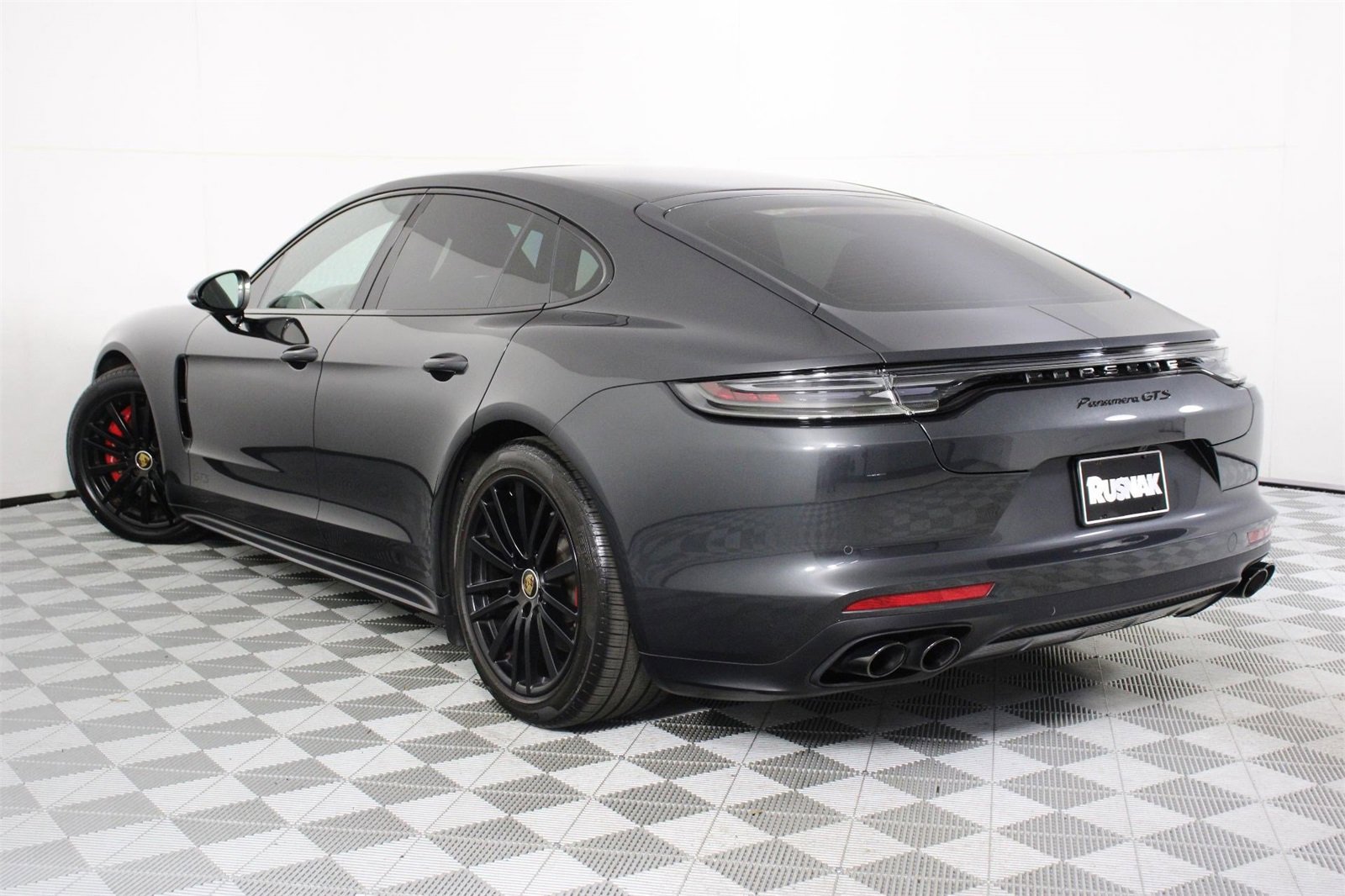 Used 2023 Porsche Panamera GTS image 3