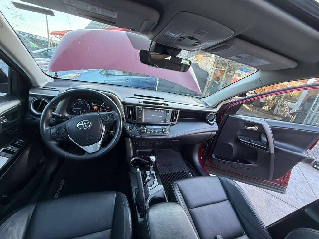 Used 2018 Toyota RAV4 Limited FWD image 13