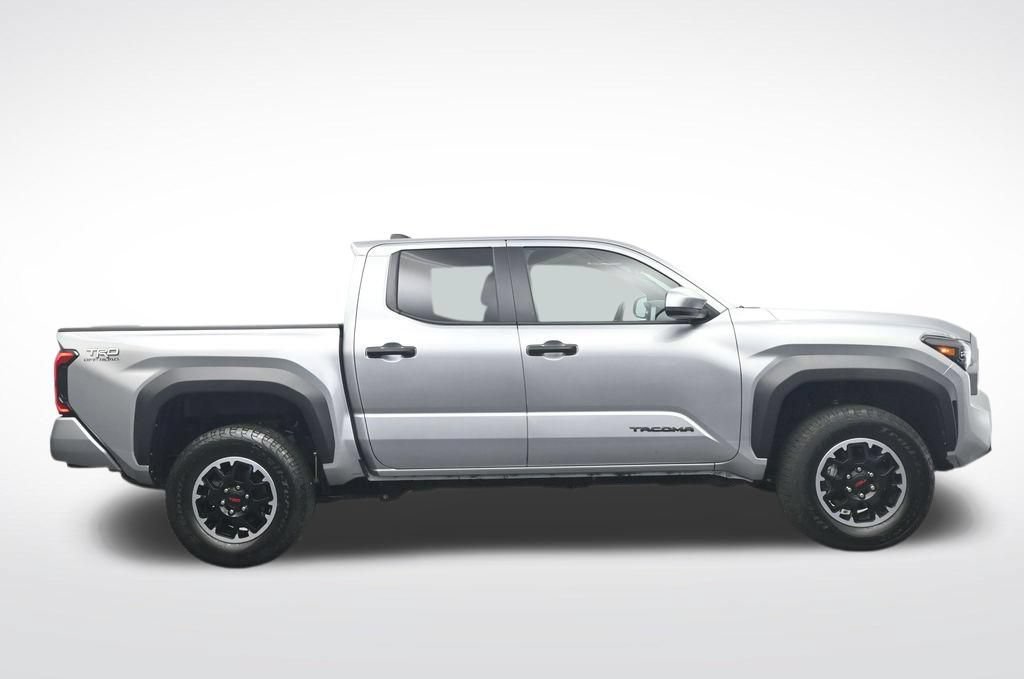 Used 2025 Toyota Tacoma TRD Off-Road AWD/4WD image 4