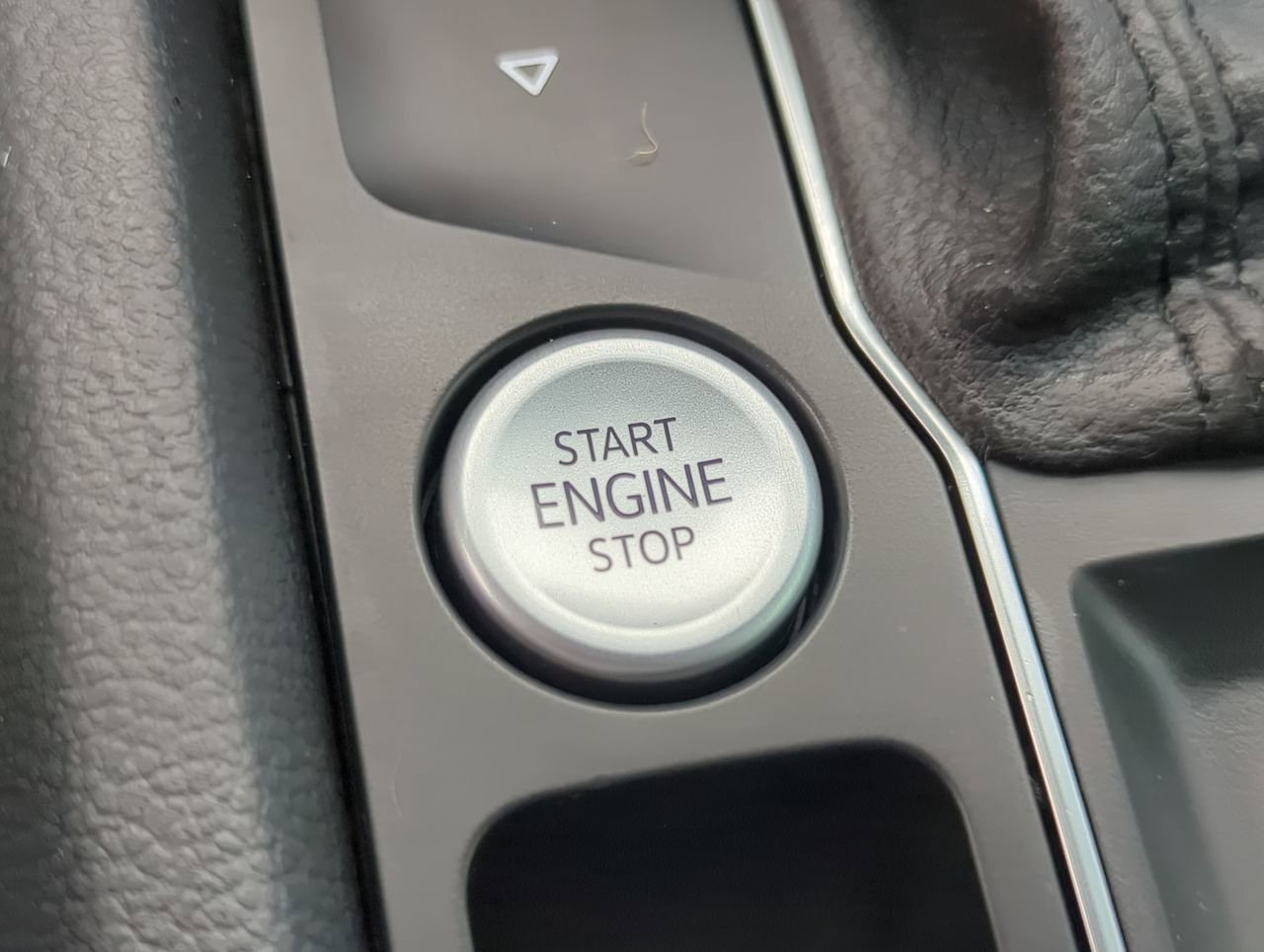 Used 2020 Volkswagen Atlas Cross Sport SEL R-Line image 27