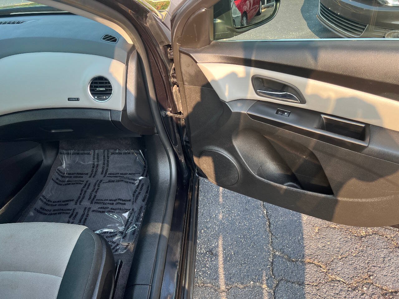 Used 2012 Chevrolet Cruze LS w/ Connectivity Package FWD image 27