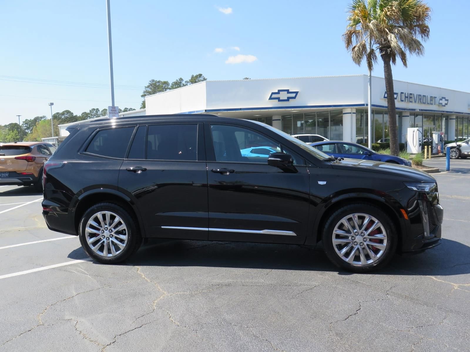 Used 2025 Cadillac XT6 Sport w/ Technology Package image 2