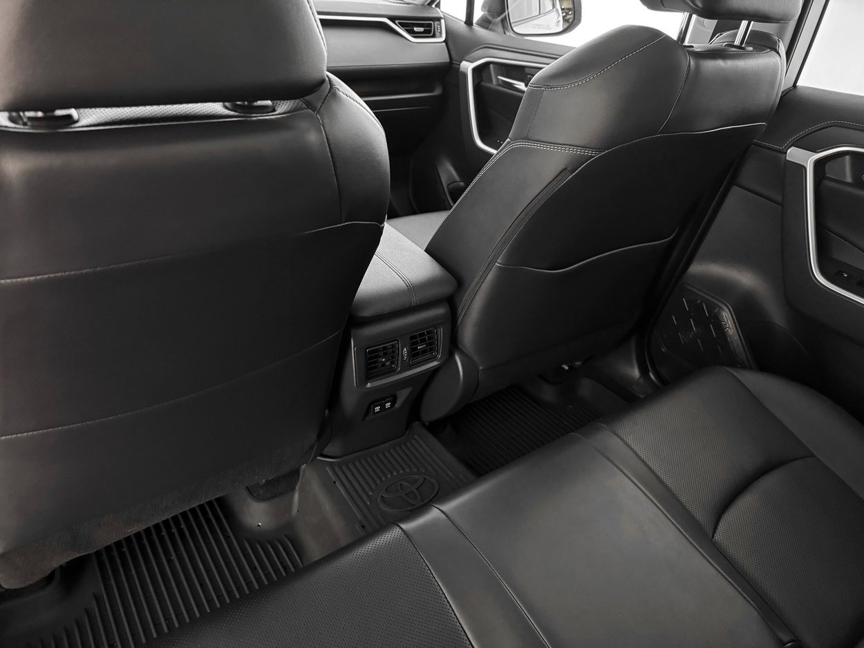 Used 2020 Toyota RAV4 Limited image 26