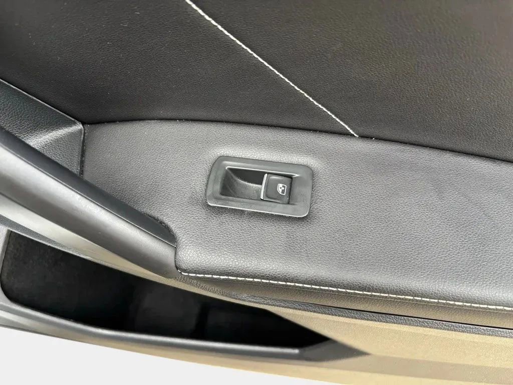 Used 2024 Volkswagen Tiguan SE R-Line image 30