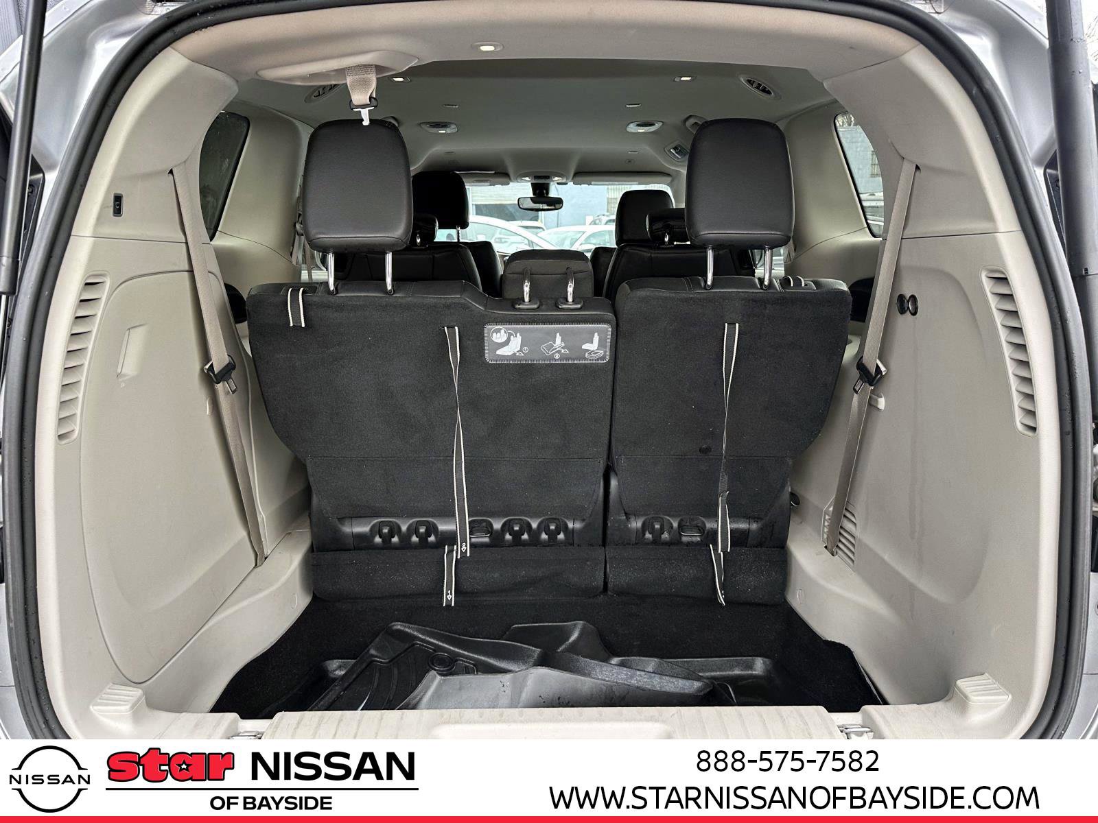 Used 2018 Chrysler Pacifica Touring-L image 10