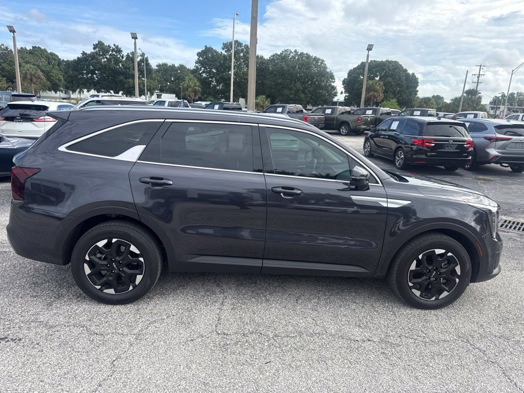 Used 2025 Kia Sorento S FWD image 5