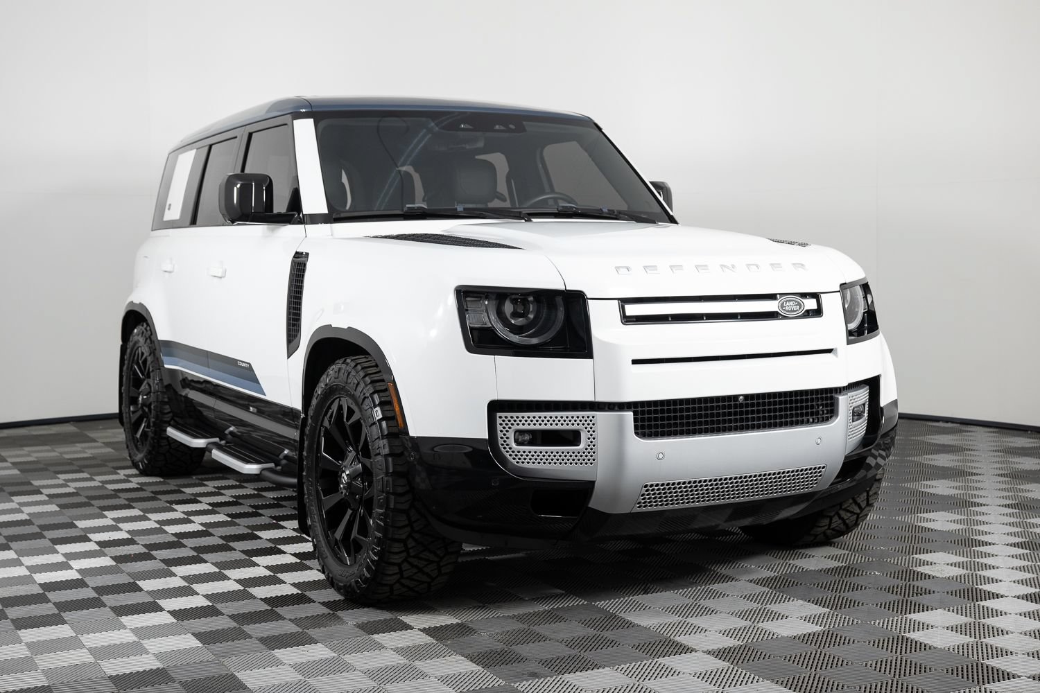 Used 2024 Land Rover Defender 110 SE AWD/4WD image 9