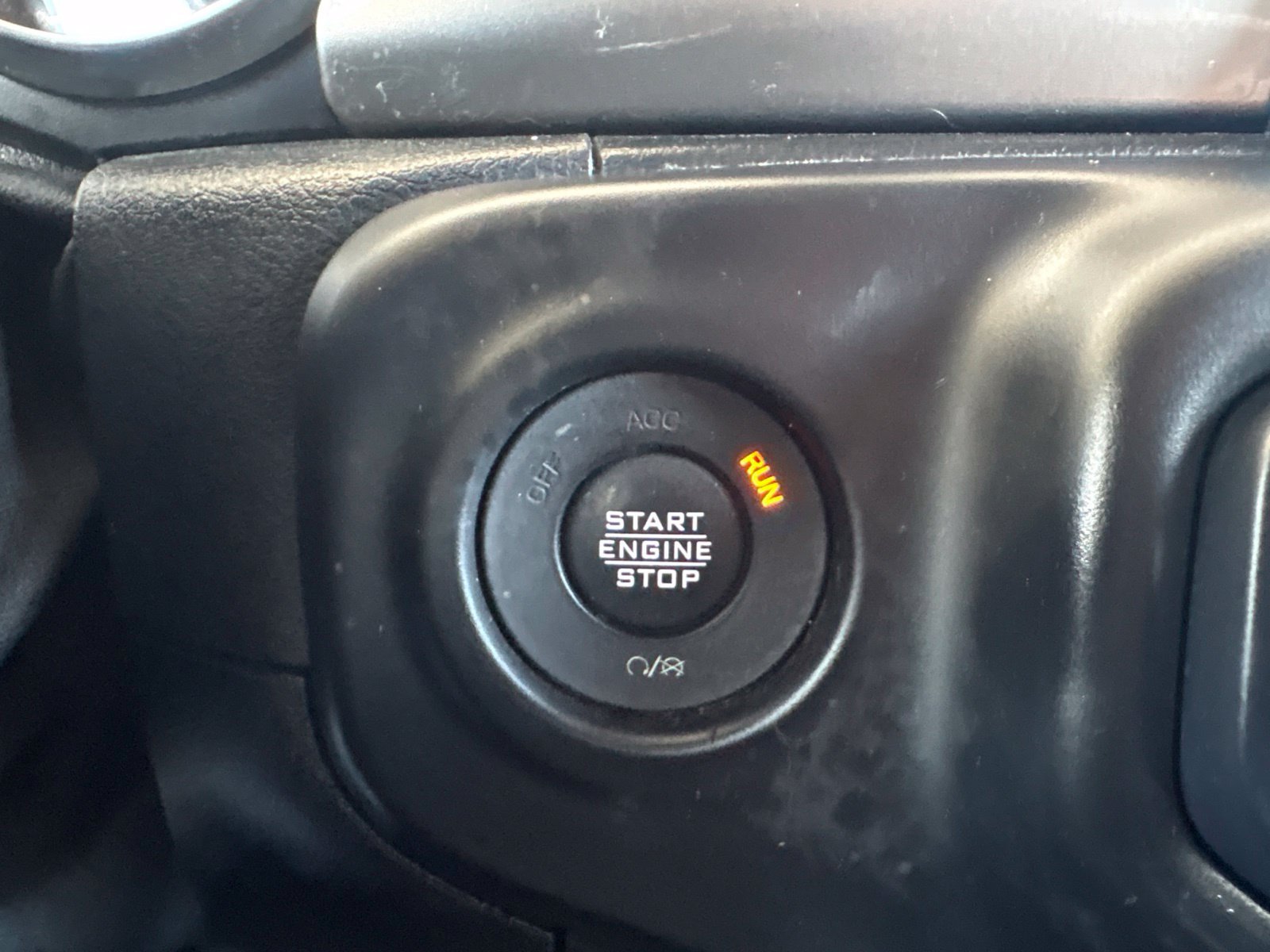Used 2020 Jeep Wrangler Unlimited Sahara AWD/4WD image 23