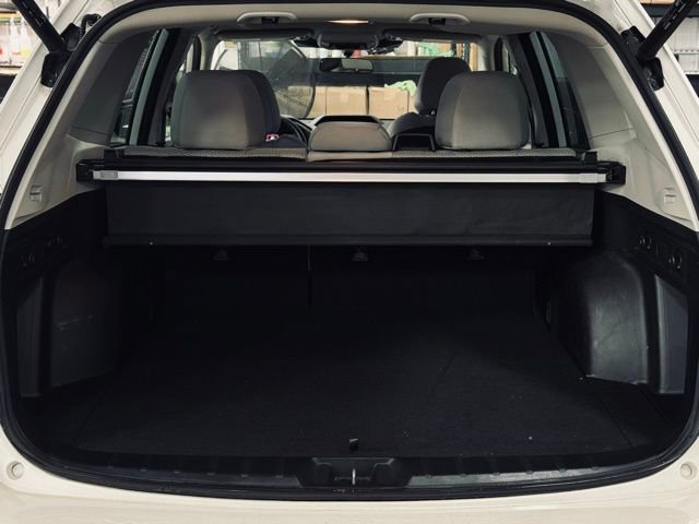 Used 2022 Subaru Forester Premium image 11