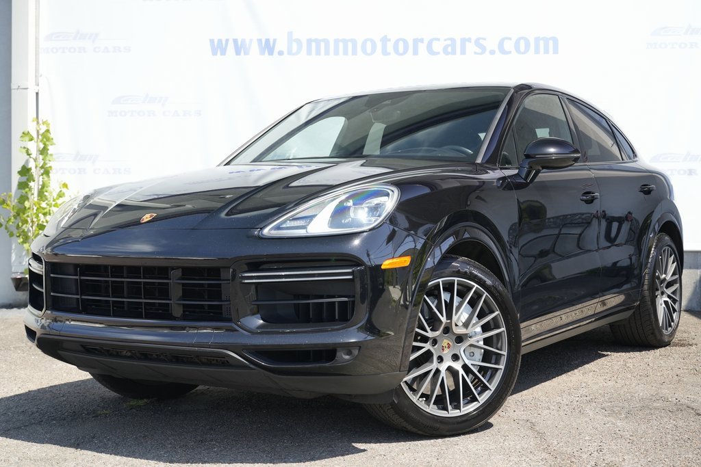 Used 2022 Porsche Cayenne Turbo image 2