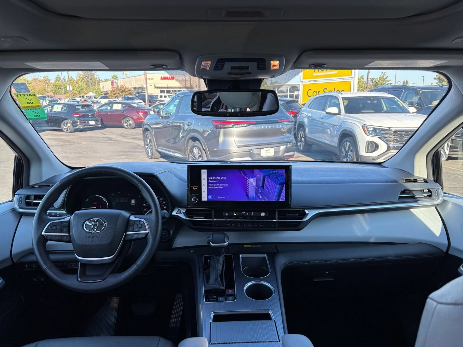 Used 2025 Toyota Sienna XLE FWD image 36