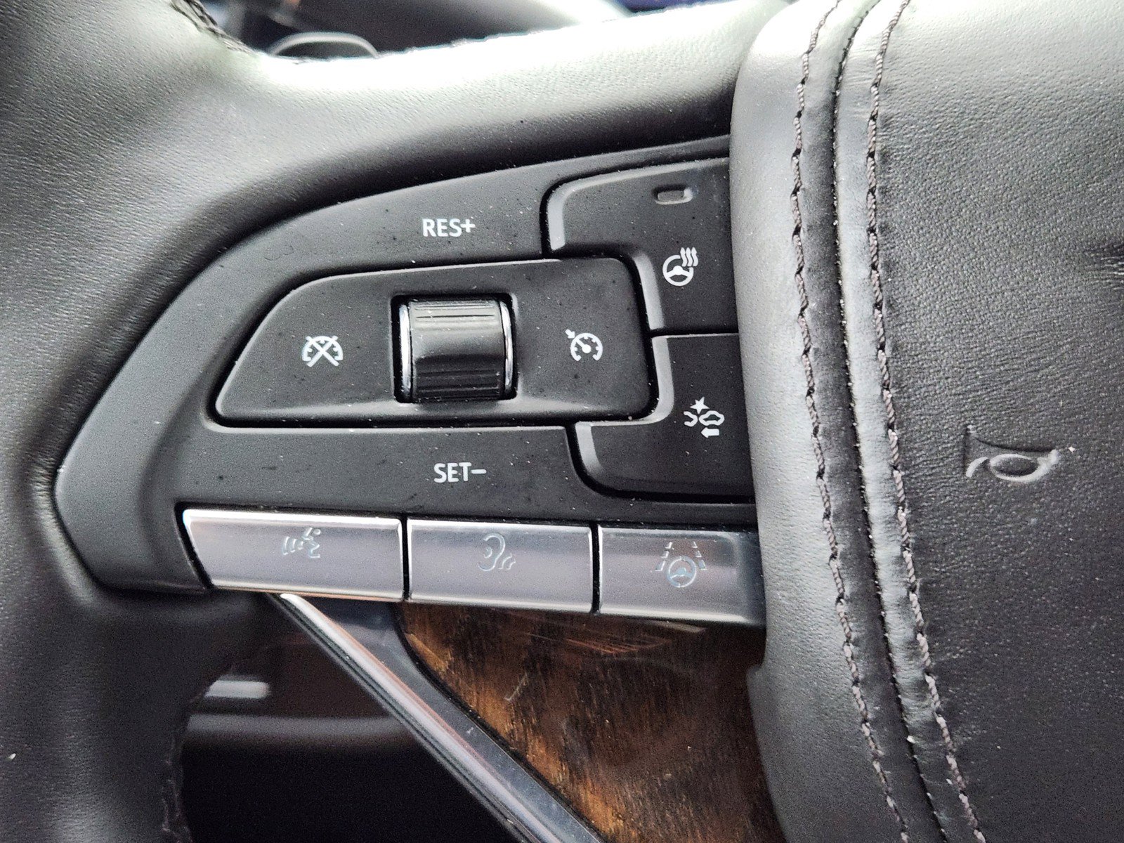Certified 2023 Cadillac Escalade Sport Platinum w/ LPO, Floor Liner Package AWD/4WD image 23