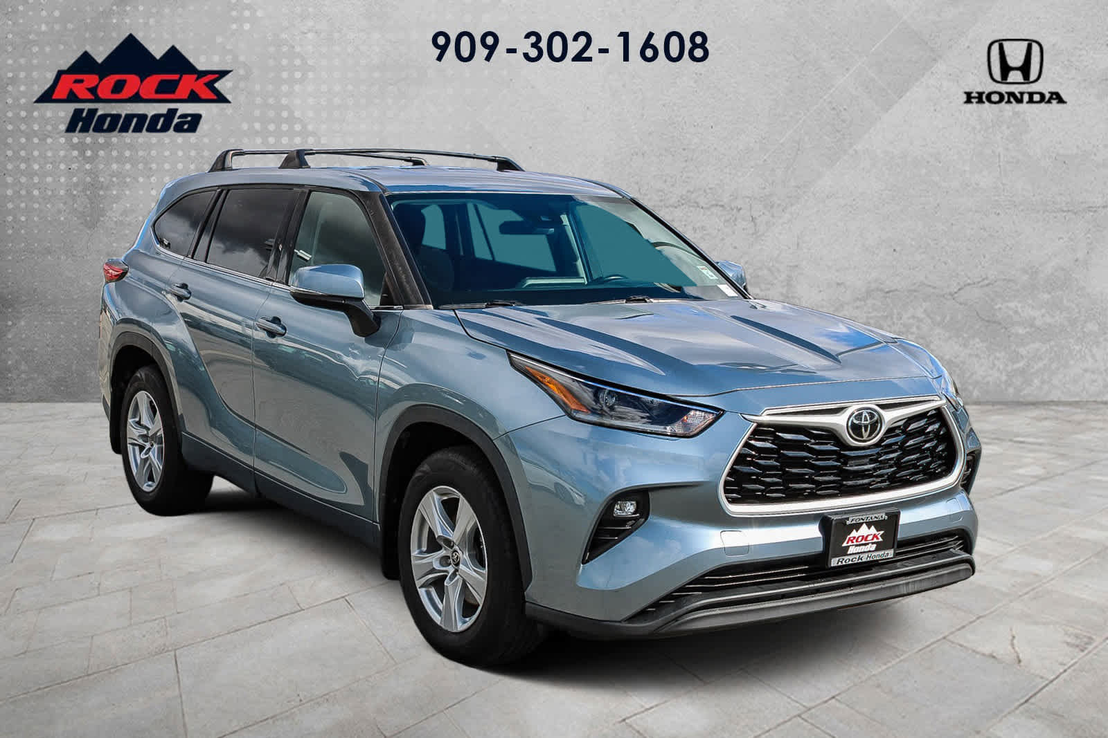 Used 2021 Toyota Highlander LE image 3