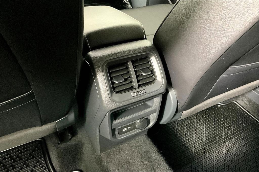 Used 2021 Volkswagen Tiguan SE w/ Panoramic Sunroof Package image 34