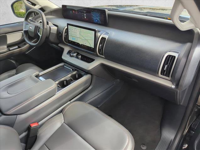 Used 2025 Ford Expedition Active image 22