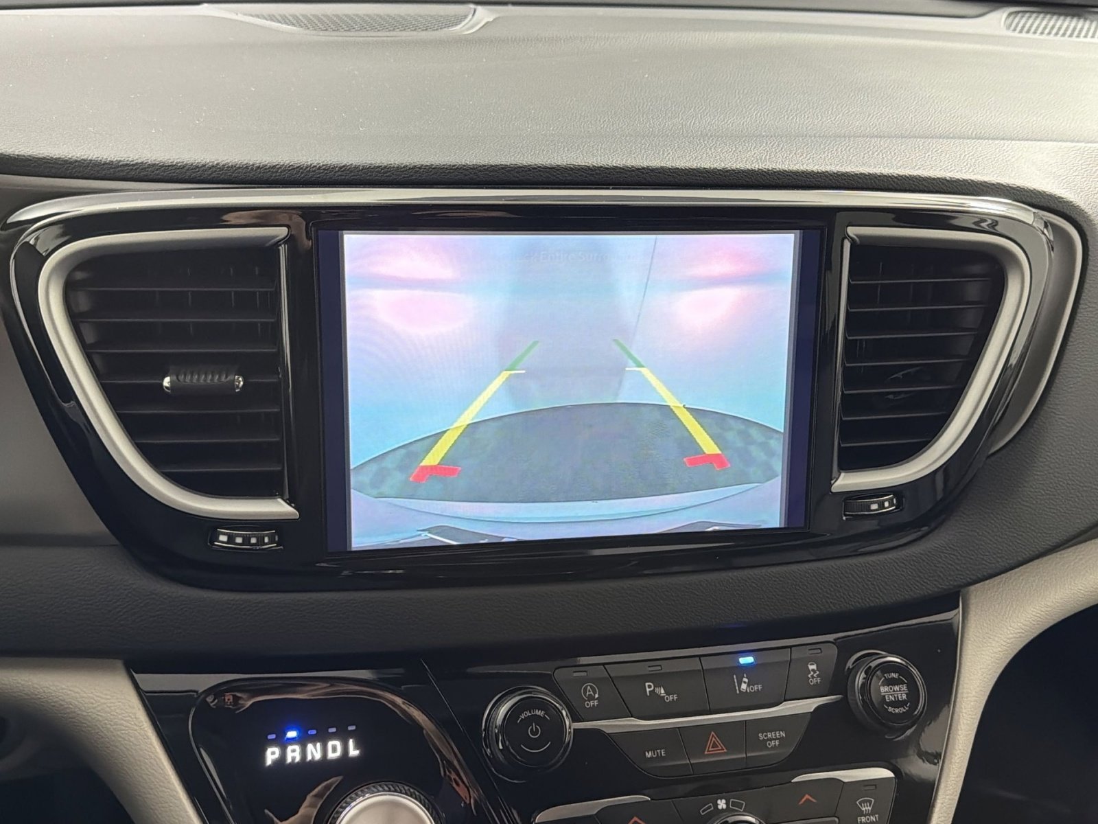 Used 2024 Chrysler Pacifica Touring-L image 19