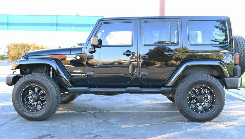 Used 2015 Jeep Wrangler Unlimited Sahara w/ Dual Top Group AWD/4WD image 6