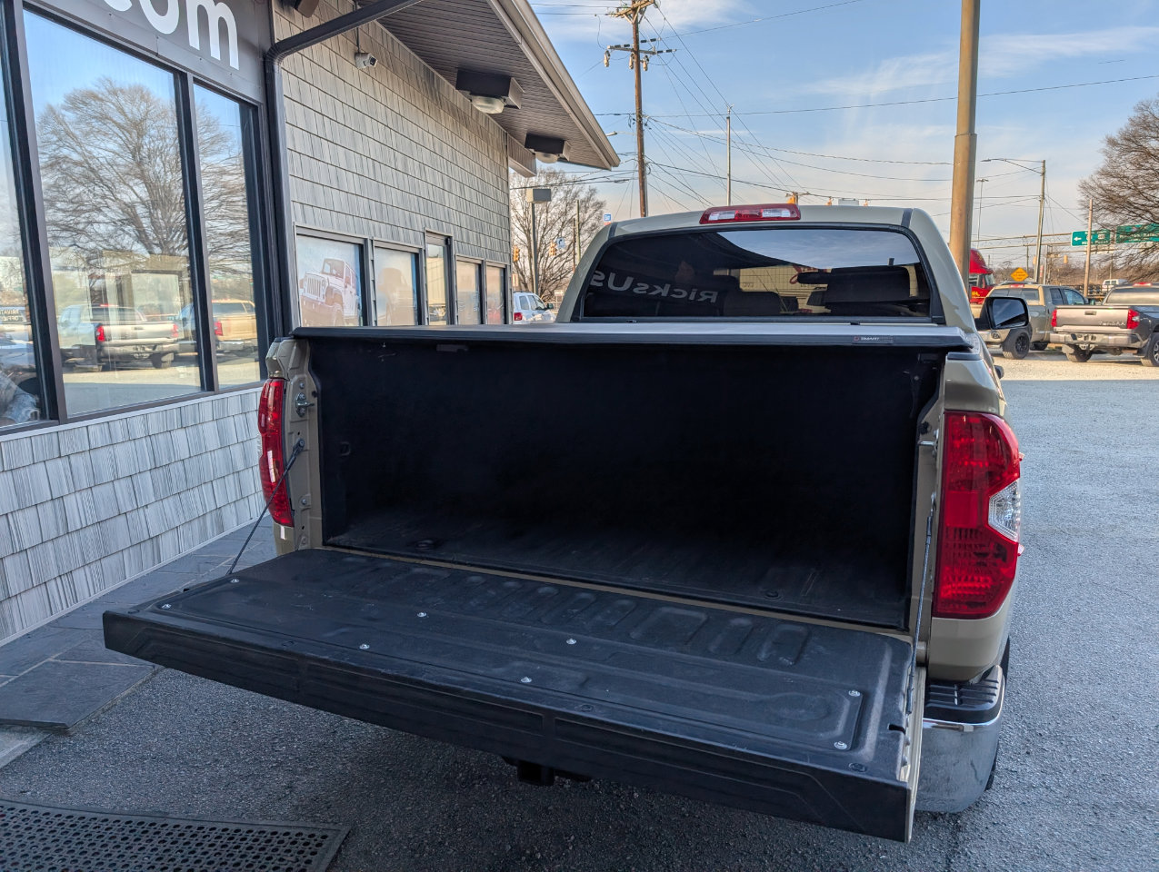 Used 2017 Toyota Tundra SR5 w/ SR5 Upgrade Package image 25