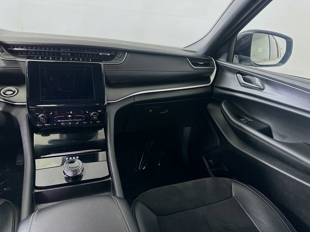 Used 2024 Jeep Grand Cherokee L Laredo image 20