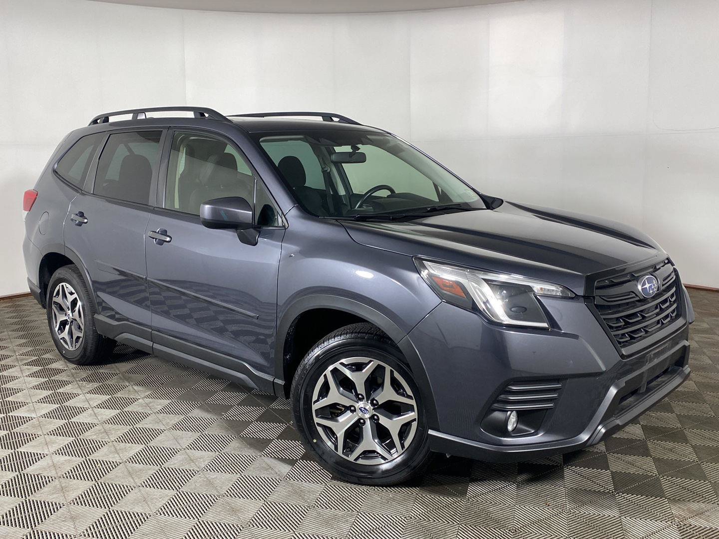 Used 2023 Subaru Forester Premium AWD/4WD image 1