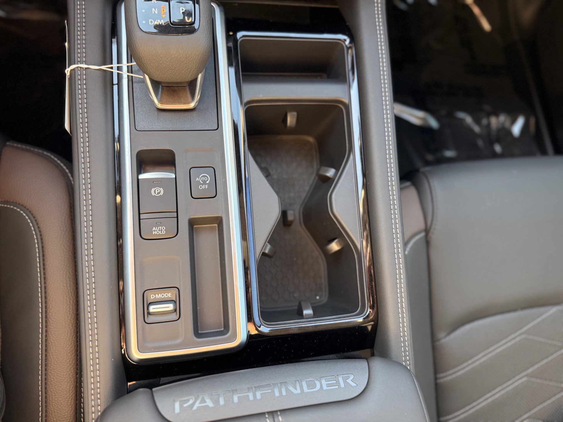 New 2025 Nissan Pathfinder Platinum image 11