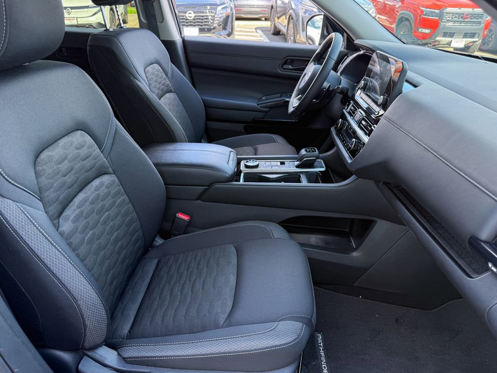 Certified 2025 Nissan Pathfinder SV image 9