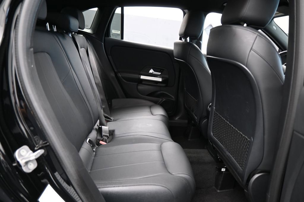 Used 2025 Mercedes-Benz GLA 250 image 38