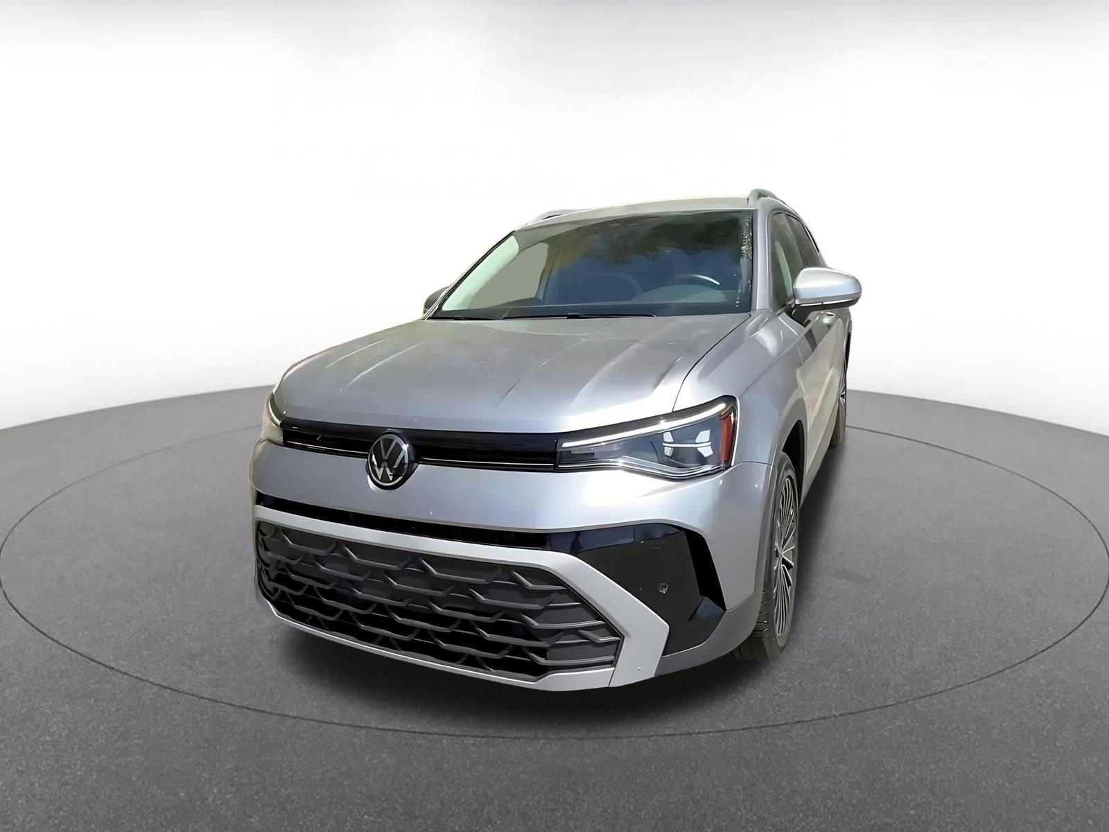 Used 2025 Volkswagen Taos SE image 7