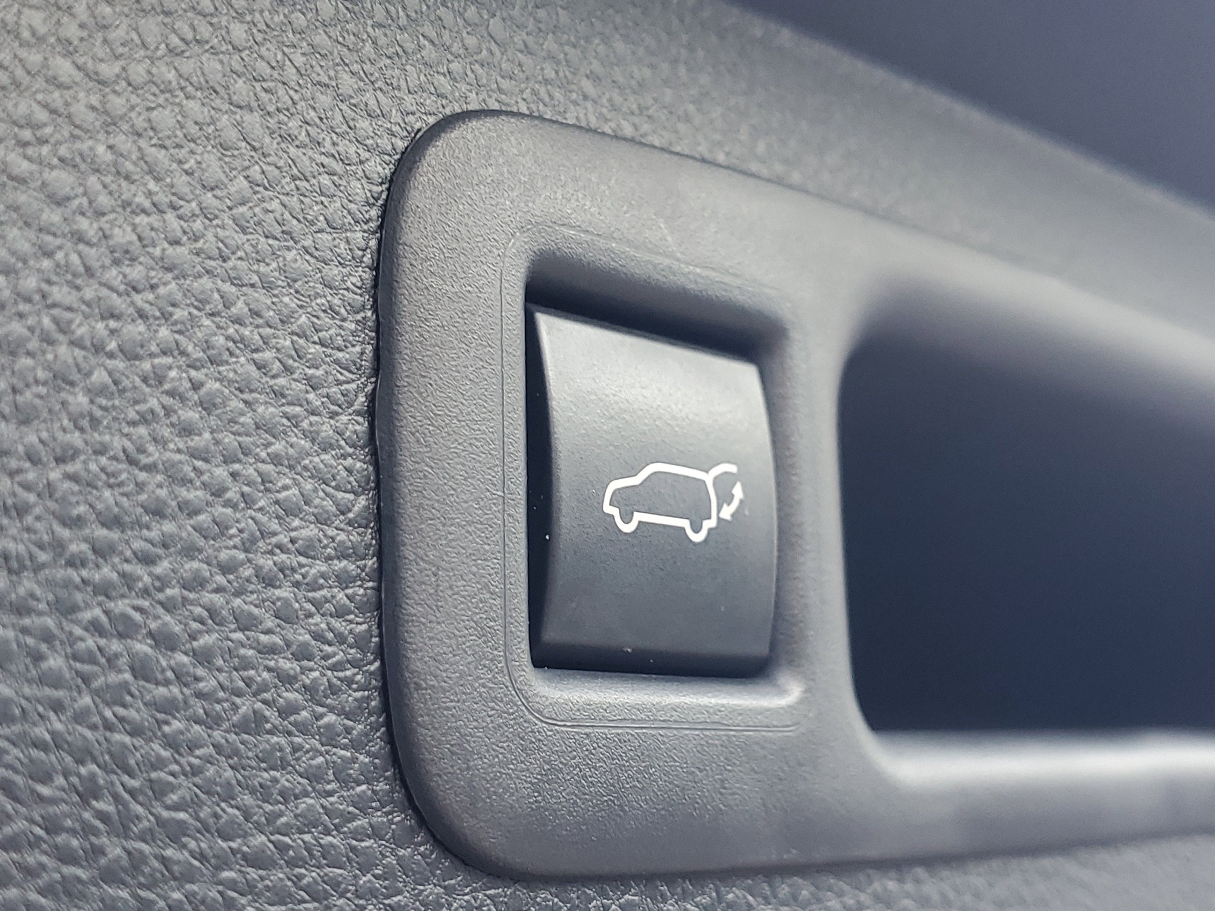 Used 2022 Toyota Highlander XLE image 9