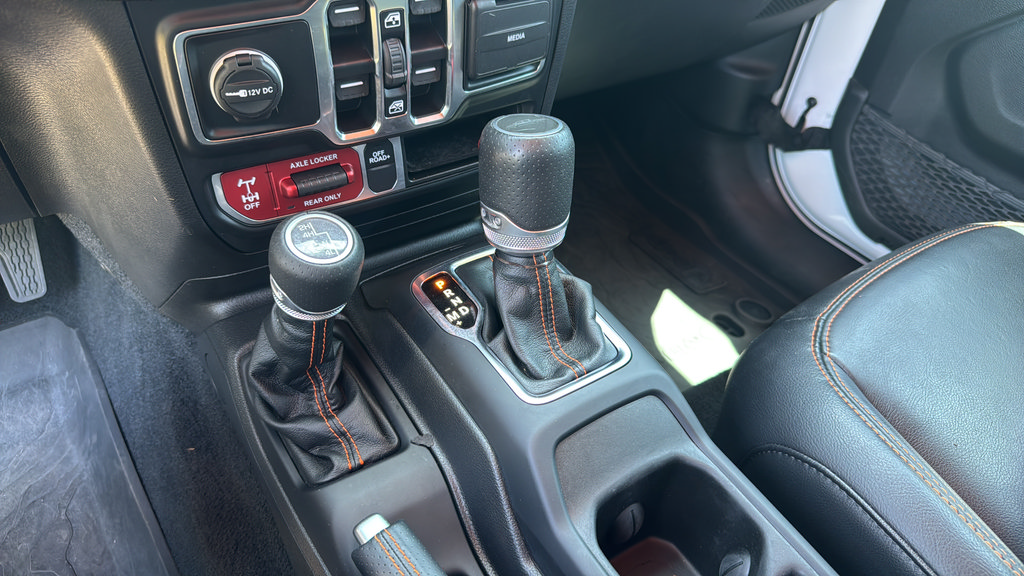 Used 2023 Jeep Gladiator Mojave AWD/4WD image 24
