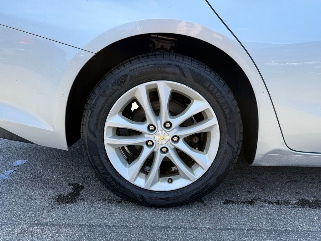 Used 2018 Chevrolet Malibu LT FWD image 25