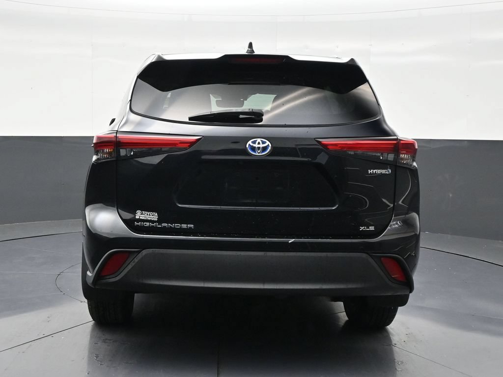 Used 2021 Toyota Highlander XLE AWD/4WD image 4