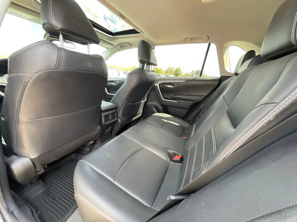 Used 2020 Toyota RAV4 XLE Premium FWD image 22