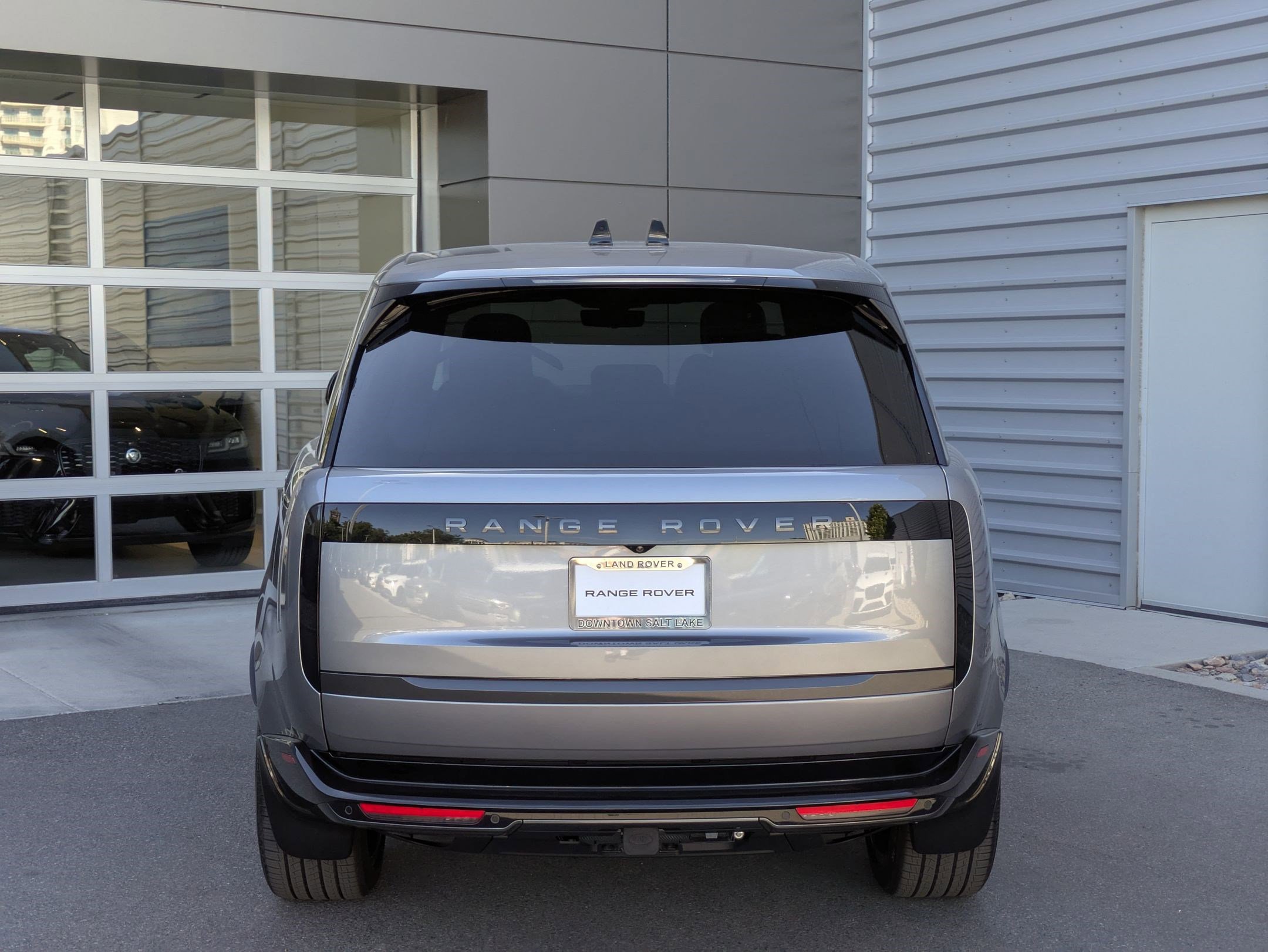 New 2025 Land Rover Range Rover Long Wheelbase SE image 4