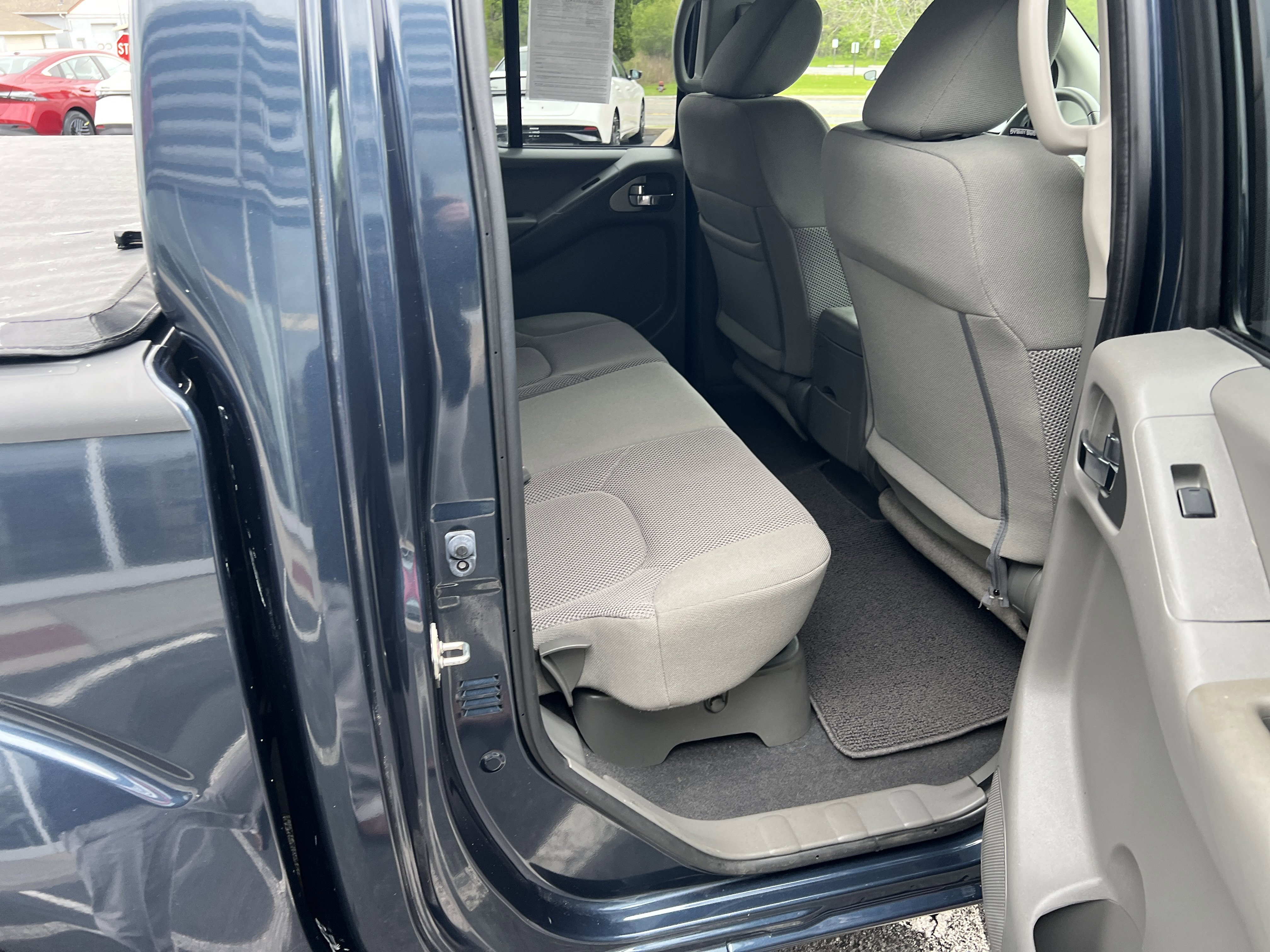 Used 2019 Nissan Frontier SV AWD/4WD image 10