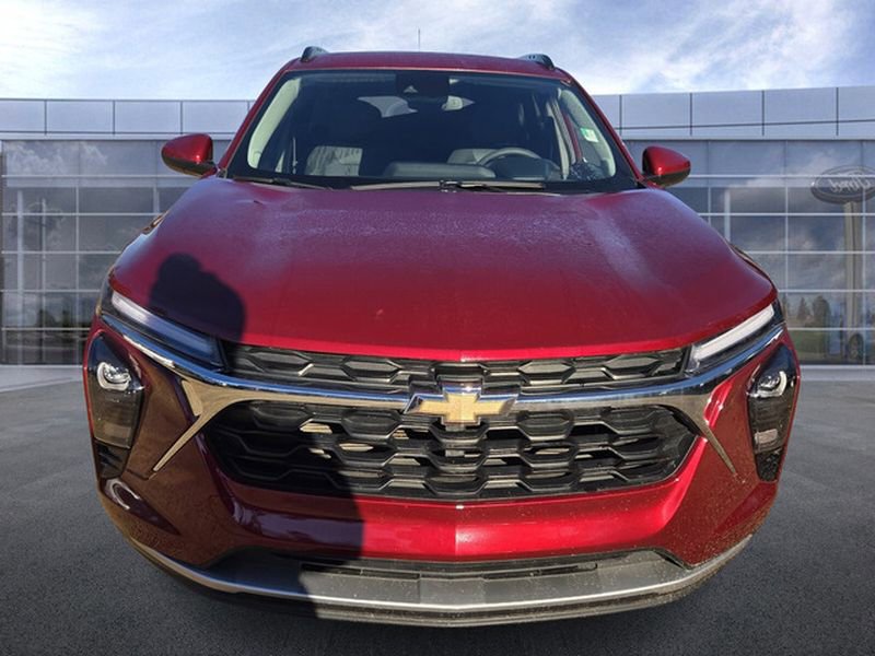 Used 2025 Chevrolet Trax LT image 3