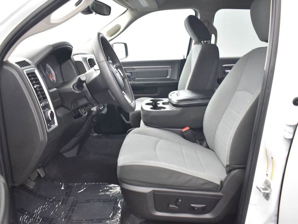 Used 2022 RAM 1500 Classic SLT image 9